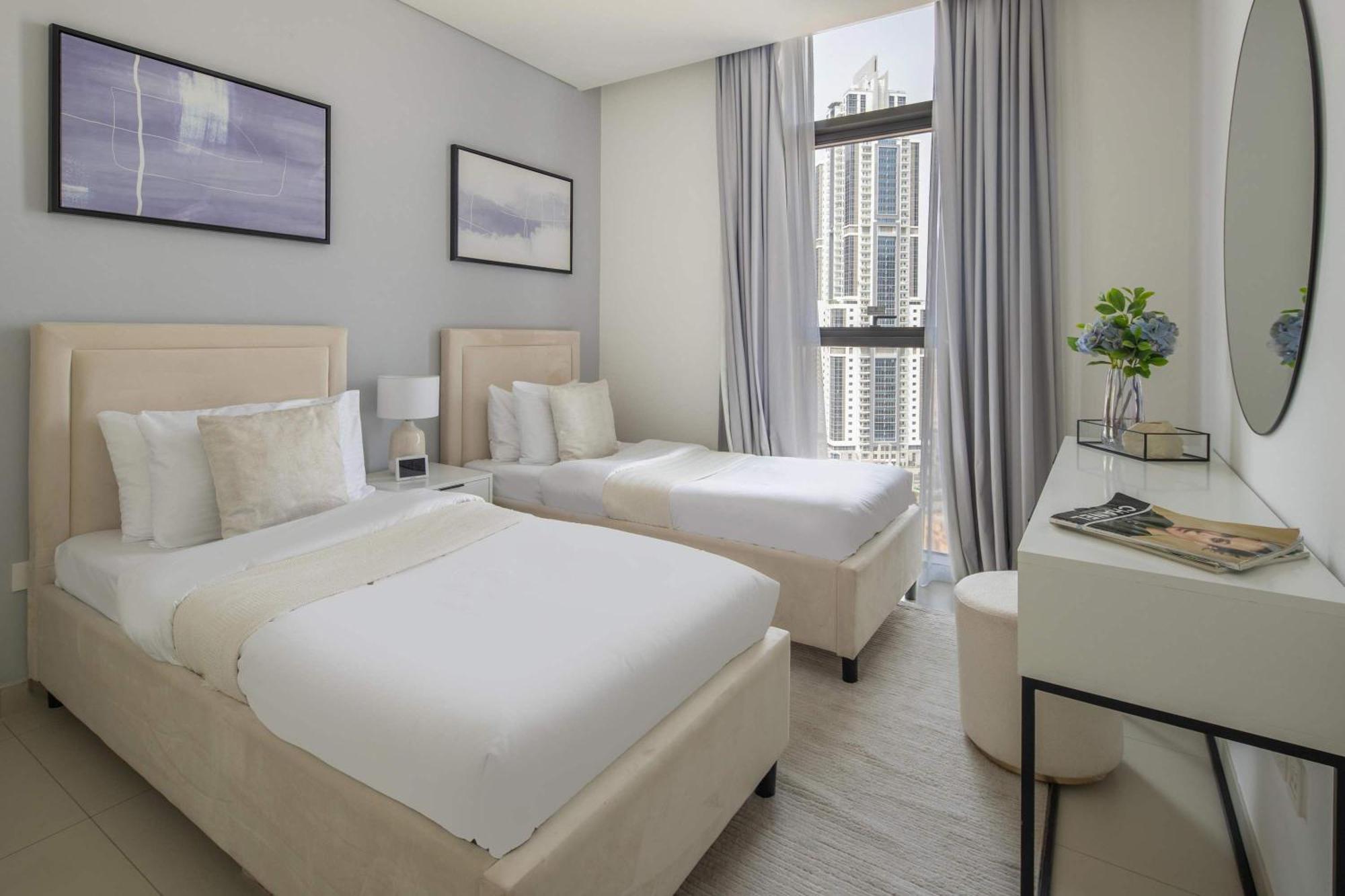 Frank Porter - Burj Crown Apartment